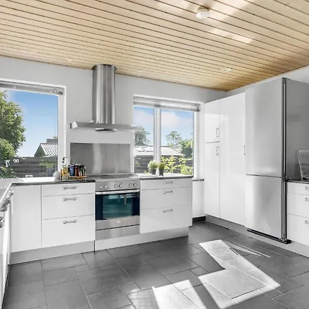 Four-bedroom In Prázdninový dům *