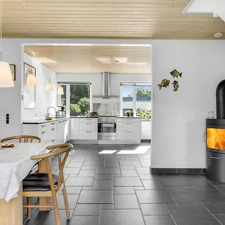 Four-bedroom In Prázdninový dům *