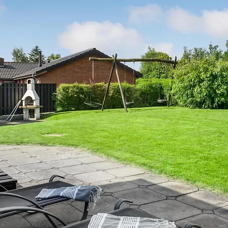 Holiday home Four-bedroom In