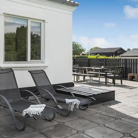 Four-bedroom In Holiday home *